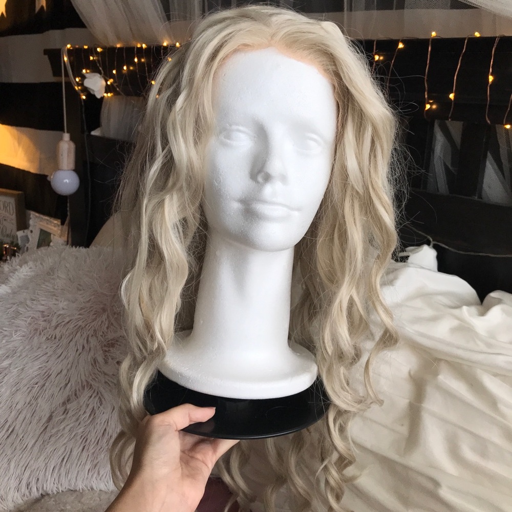 WigIsFashion Ash Blonde Synthetic Long Wavy Wig